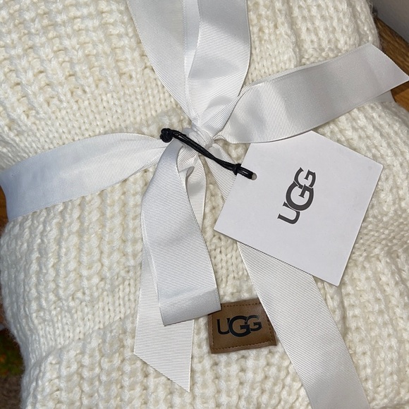 UGG Other - 🆕 UGG luxurious Throw Blanket